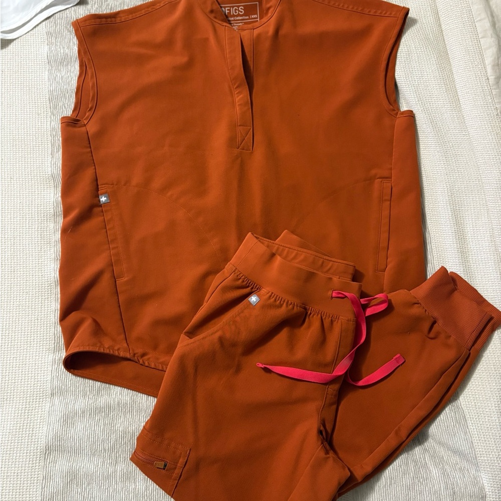 Figs Dirty Chai (Burnt orange) scrub set